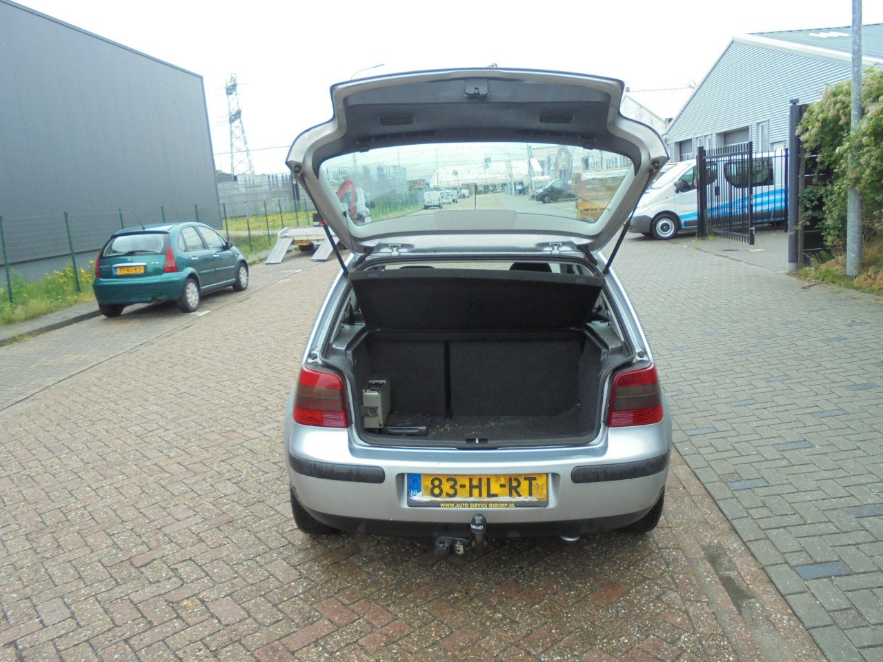 Golf Bouwjaar 2001 in redelijke staat van onderhoud ,rijd zo als het hoort