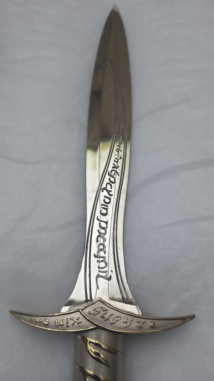 Lord of the Rings Sting Zwaard met Houten Plaque