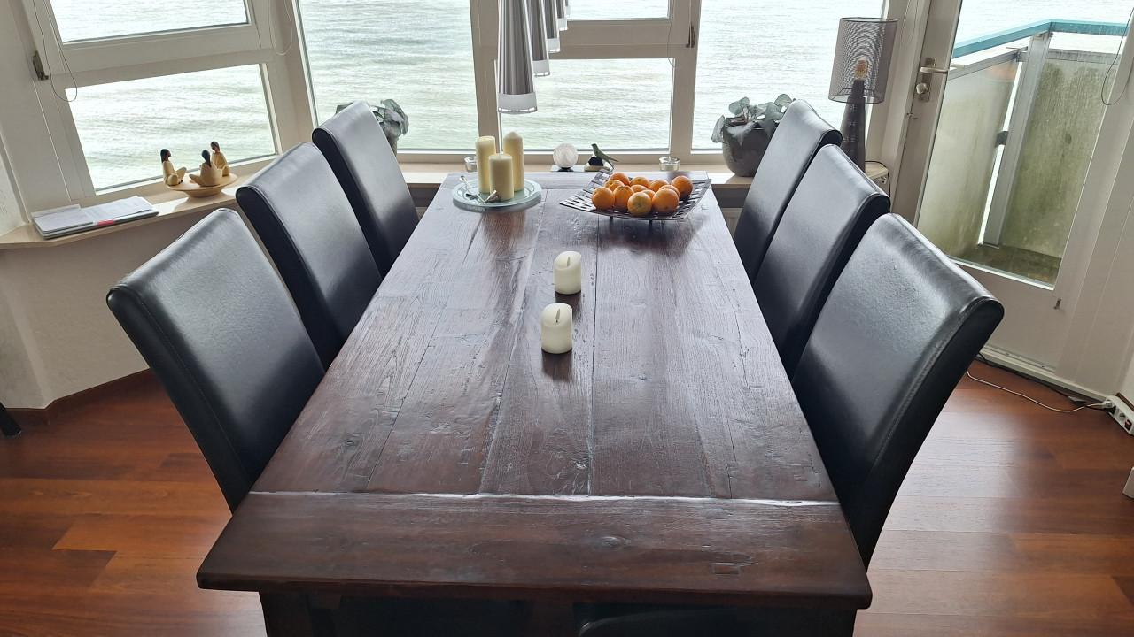 Eettafel en eetkamerstoelen