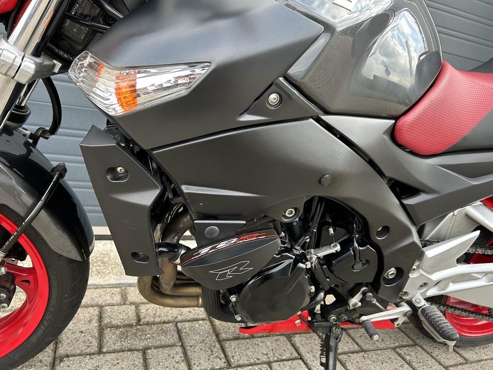 Suzuki GSR600 uit 2010 met slechts 9147 km!!, LeoVince/TopBlocks €3650,-
