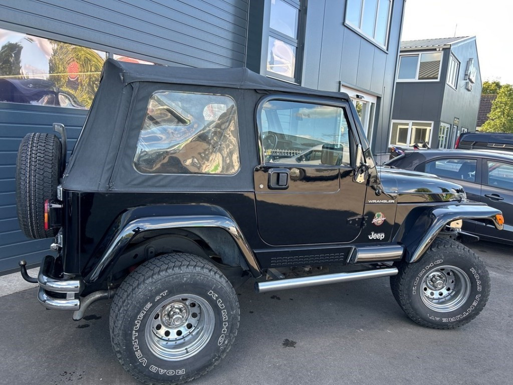 Jeep Wrangler sahara edition