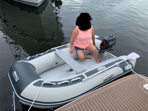 Rubberboot met buitenboordmotor