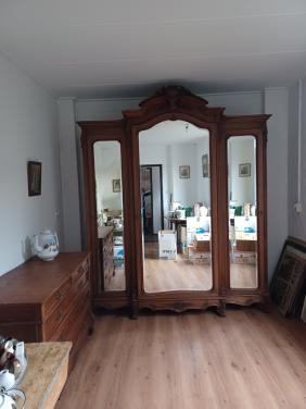 Spiegelkast met bijpassende commode