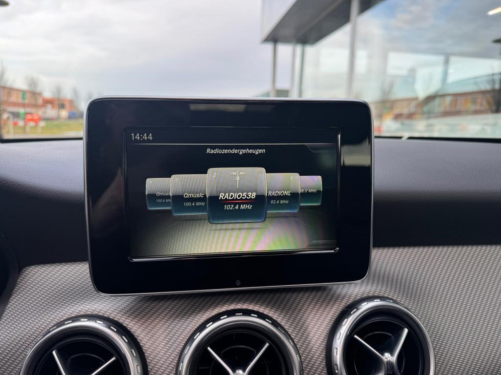 Mercedes-Benz Gla-klasse 180 ambition style automaat , afneembare trekhaak 