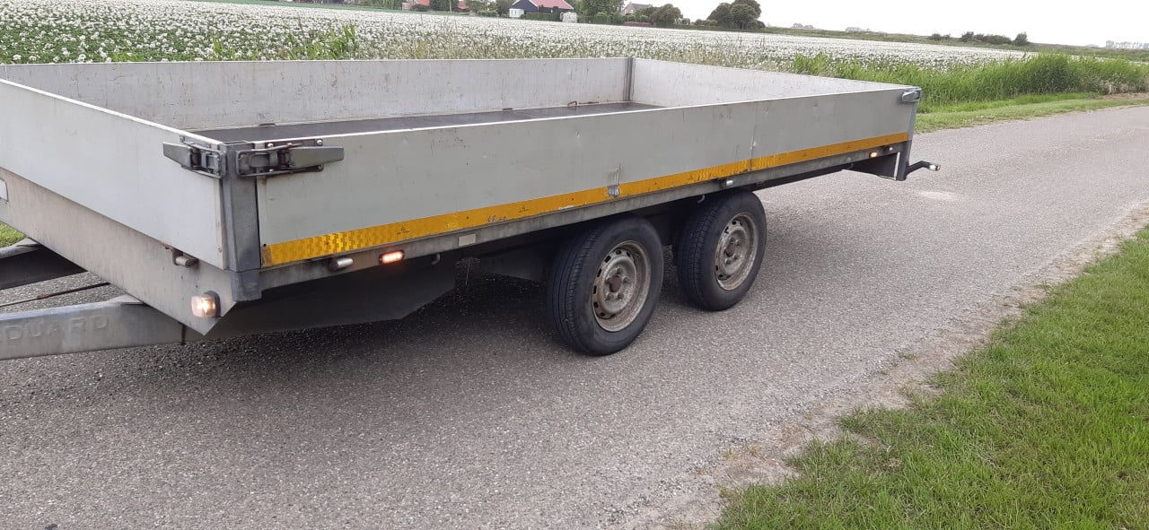 Eduard PL2720 plateauwagen/ oprijwagen/ multitransporter