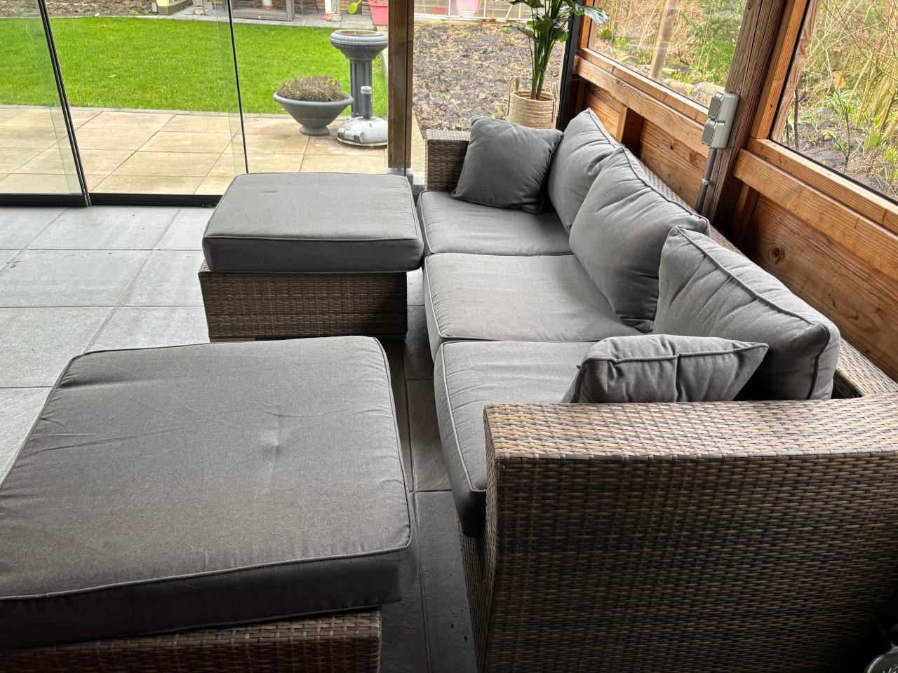 Lounge set en 2 hockers