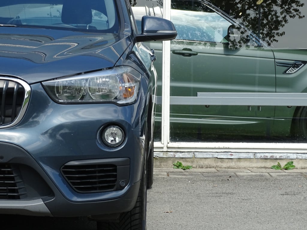 BMW X1 sdrive18i executive automaat | apple carplay | | el. koffer | 17"