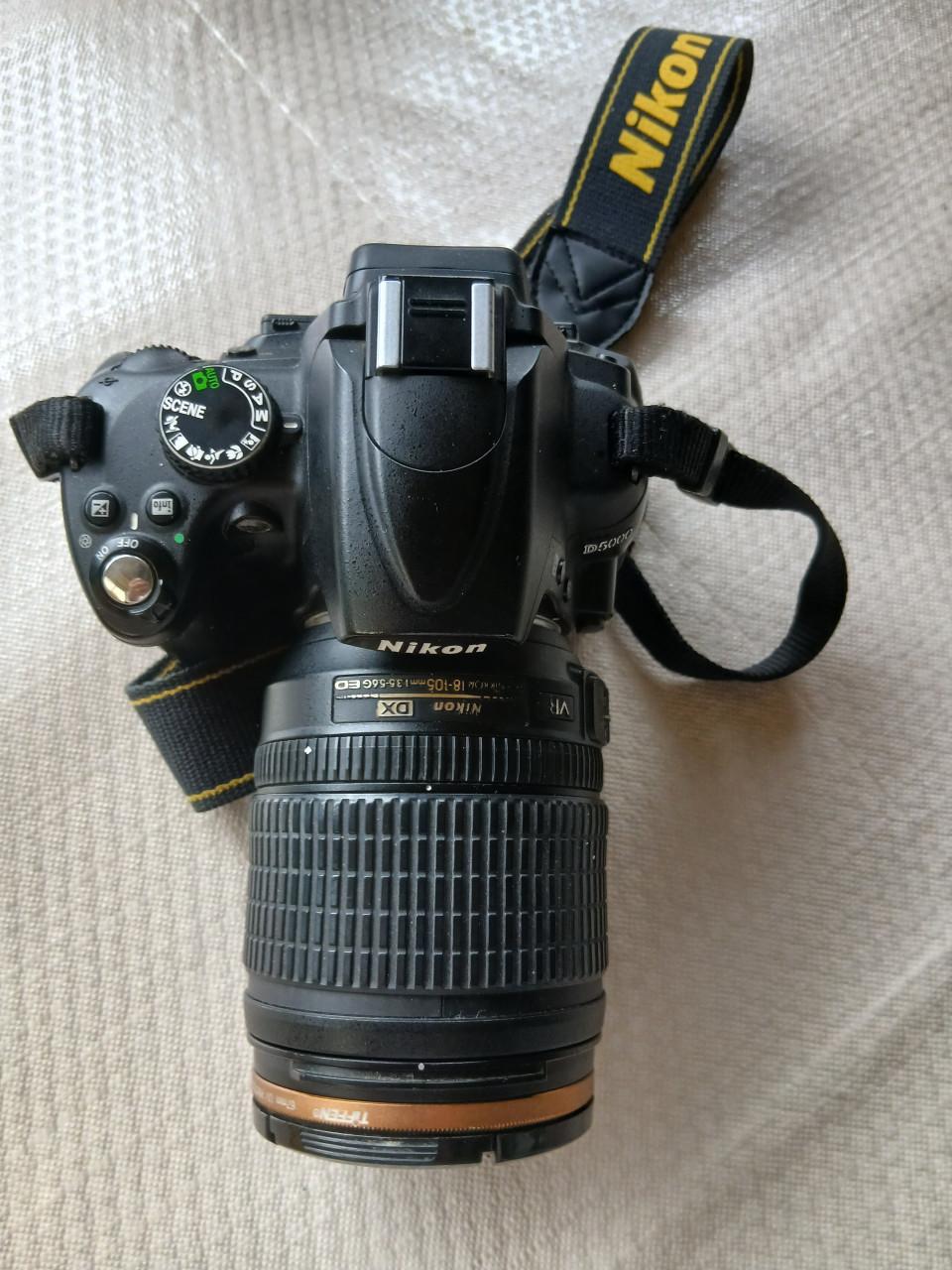 Spiegelreflex camera Nikon D 5000 met lens  18 - 105 extra batterij