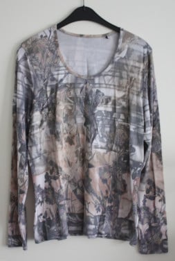 Shirt met grijze print maat 42