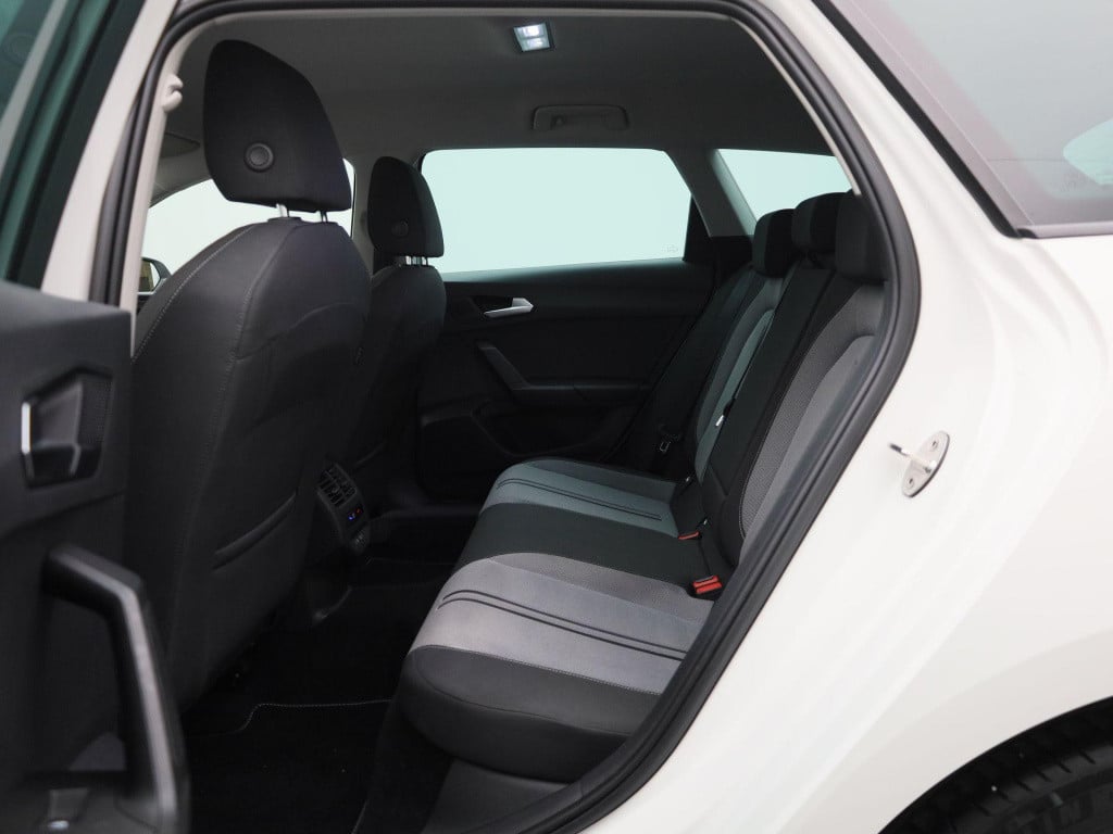 Seat Leon sportstourer 1.5 etsi style | automaat | navigatie | trekhaak! | 