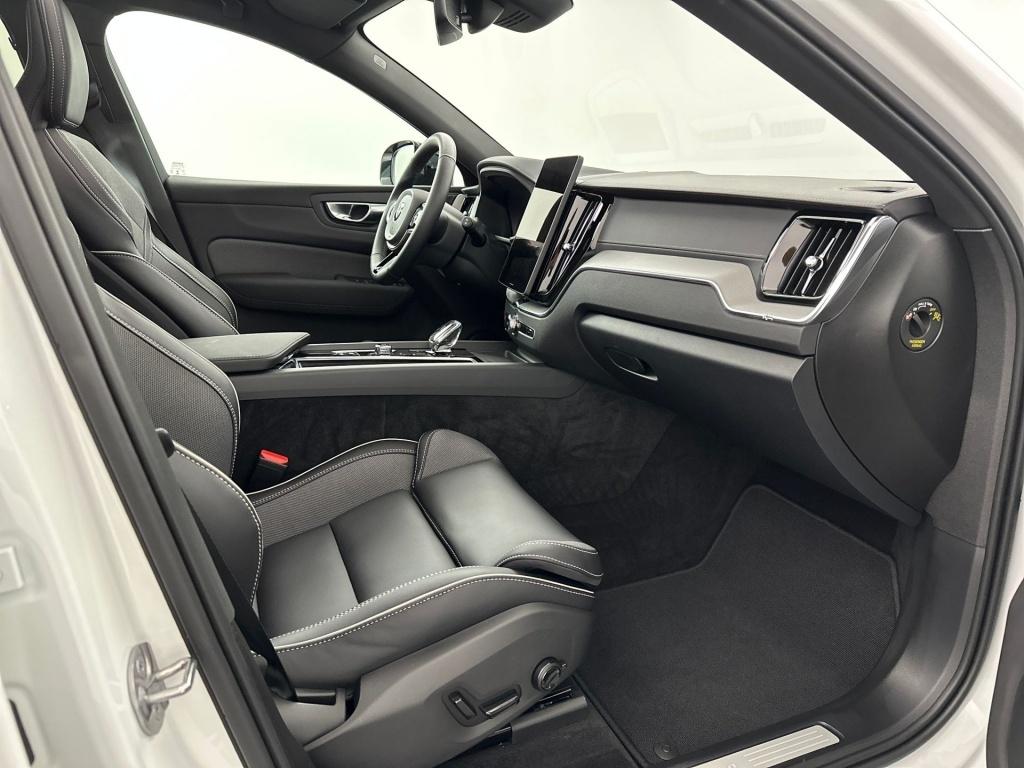 Volvo XC60 t6 398pk recharge ultra black edition| luchtvering| pano| 360cam