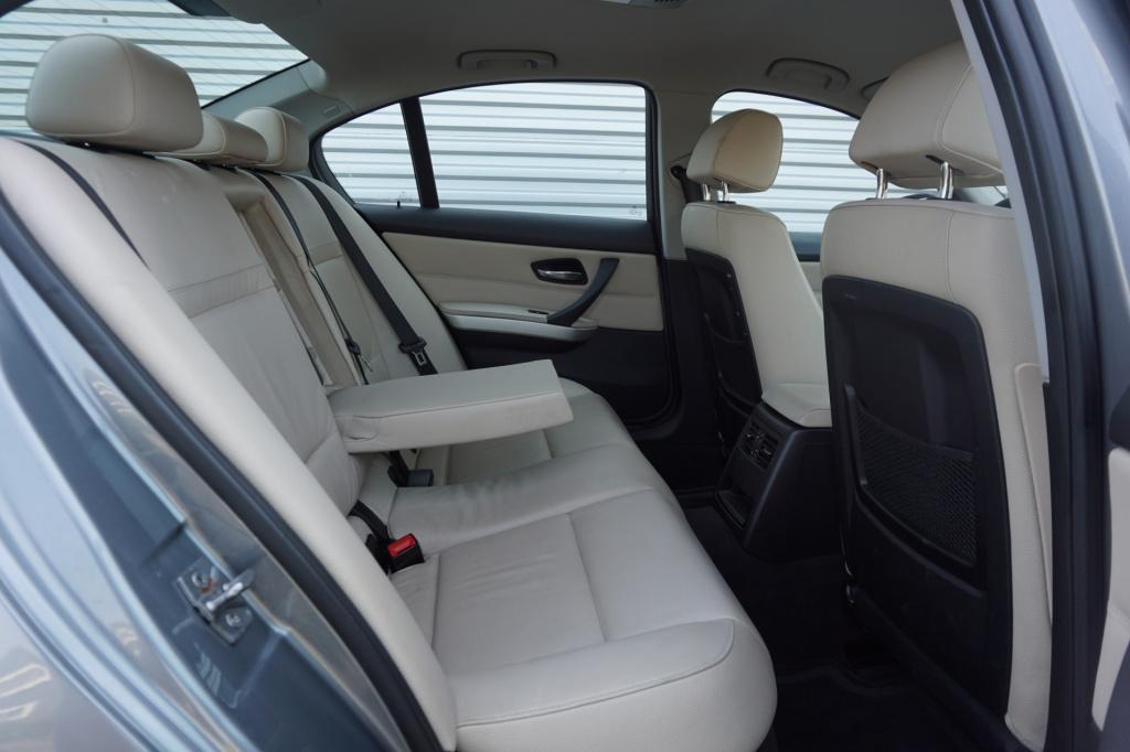 BMW 3-serie 318i corporate lease luxury line climate / navi / cruise / lede