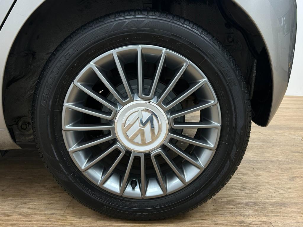 Volkswagen UP! occasion 1.0 high up! bluemotion | grijs | tweedehands volks
