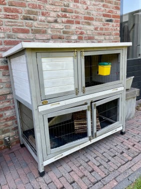 Konijnenhok (buiten), met toebehoren