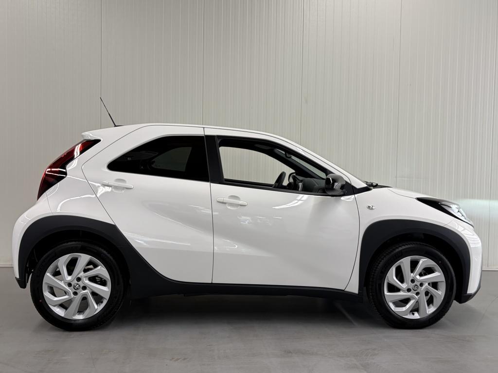 Toyota Aygo x 1.0 vvt-i s-cvt first| stoelverw.| carplay| led| lichtmetaal|