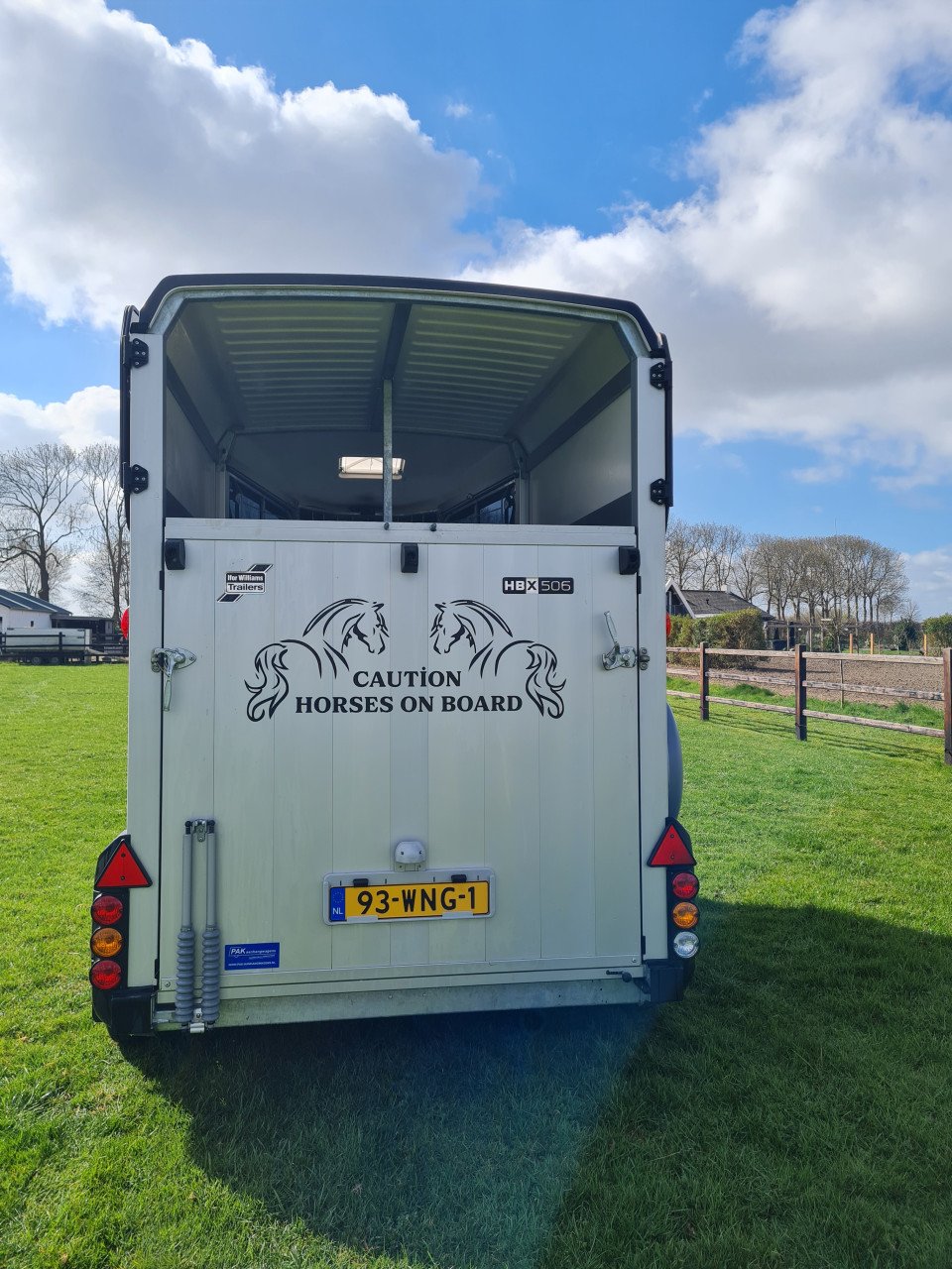 HBX 506 tweepaards trailer ifor Williams