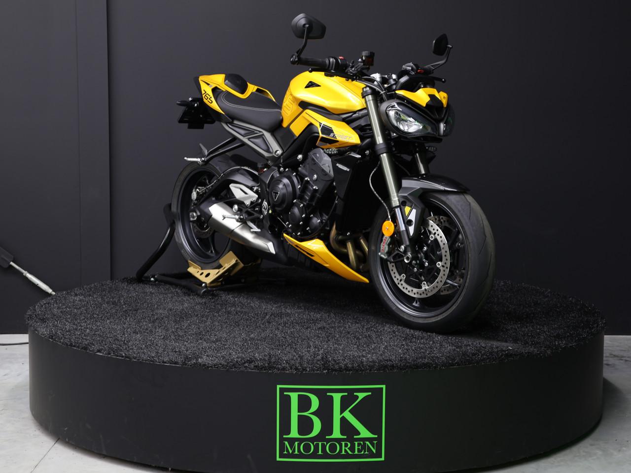 STREET TRIPLE 765 RS | Cosmic Yellow