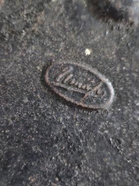 Mooi antiek wafelijzer voor open vuur of op een fornuis