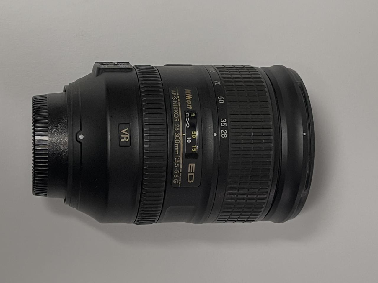 Nikon AF-S 28-300 f/3.5-5.6G ED VR