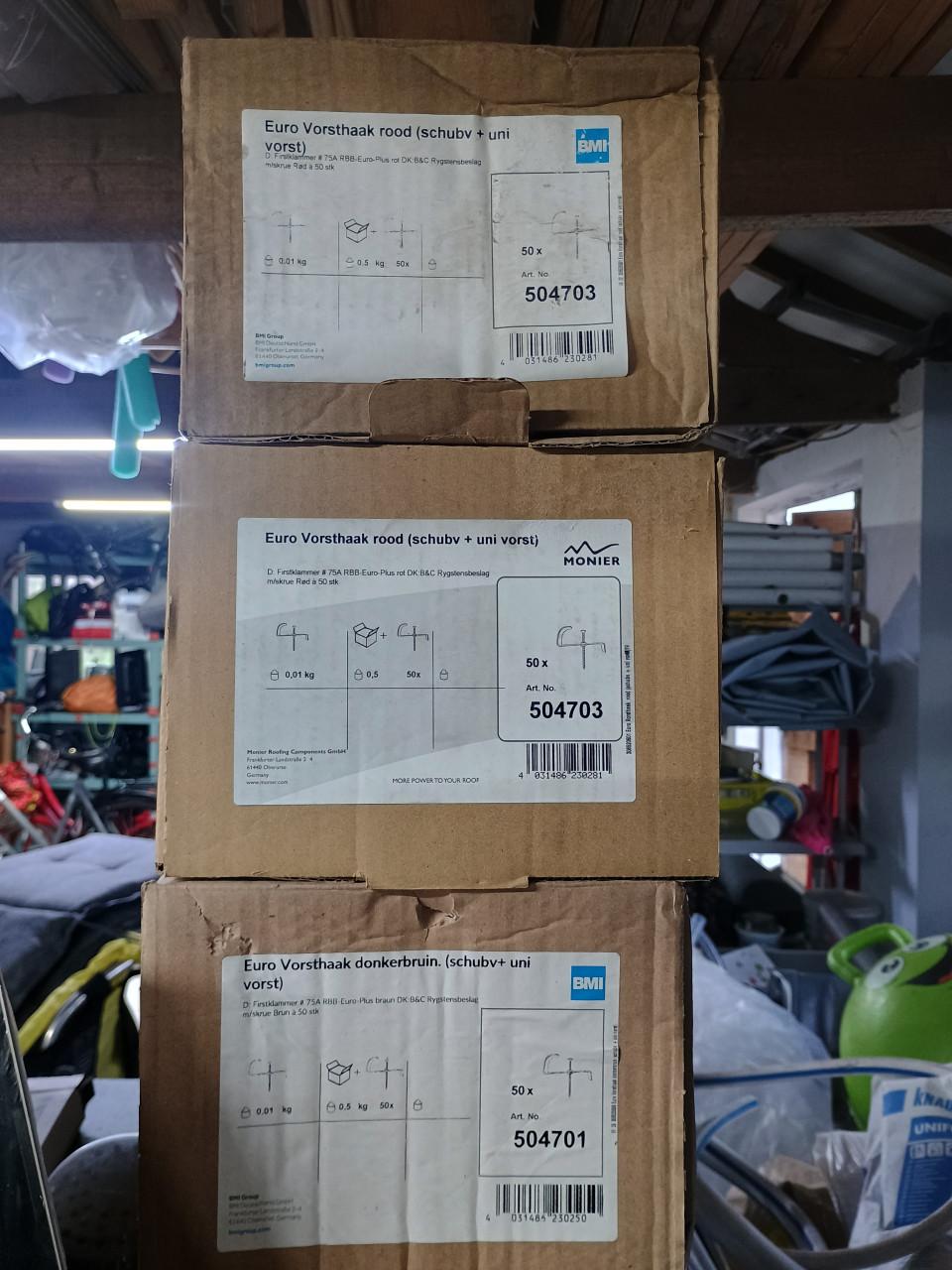 Verschillende soorten dakpan haken