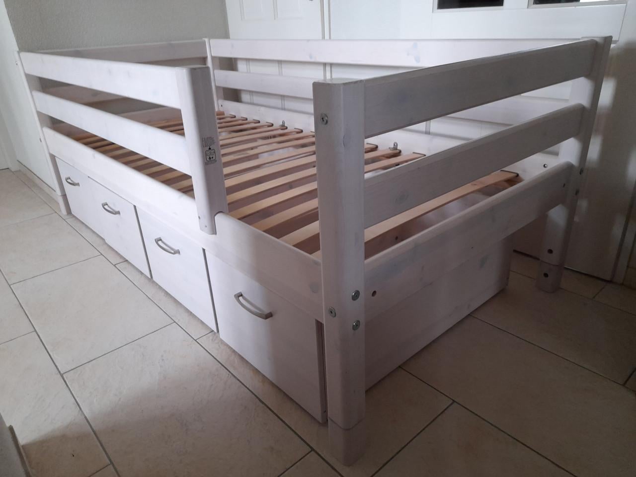 Flexa bed met laden 90 x 200 ( in goede nette staat )