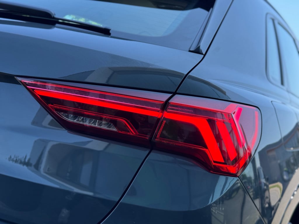 Audi Q3 35 tfsi advanced * matrix led * keyless * trekhaak