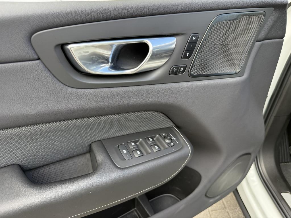 Volvo XC60 t8 455pk recharge r-design| panodak| adap.cruise| 360camera| hea