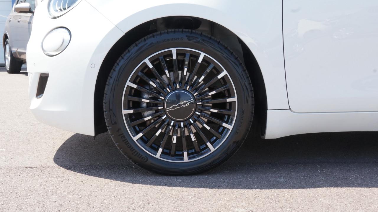 Fiat 500 3+1 Icone 42 kWh rijklaar incl garantie