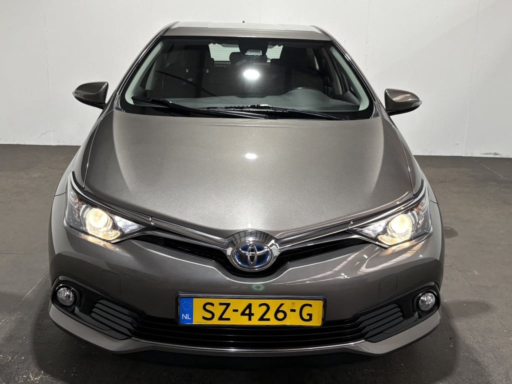 Toyota Auris 1.8 hybrid energy.