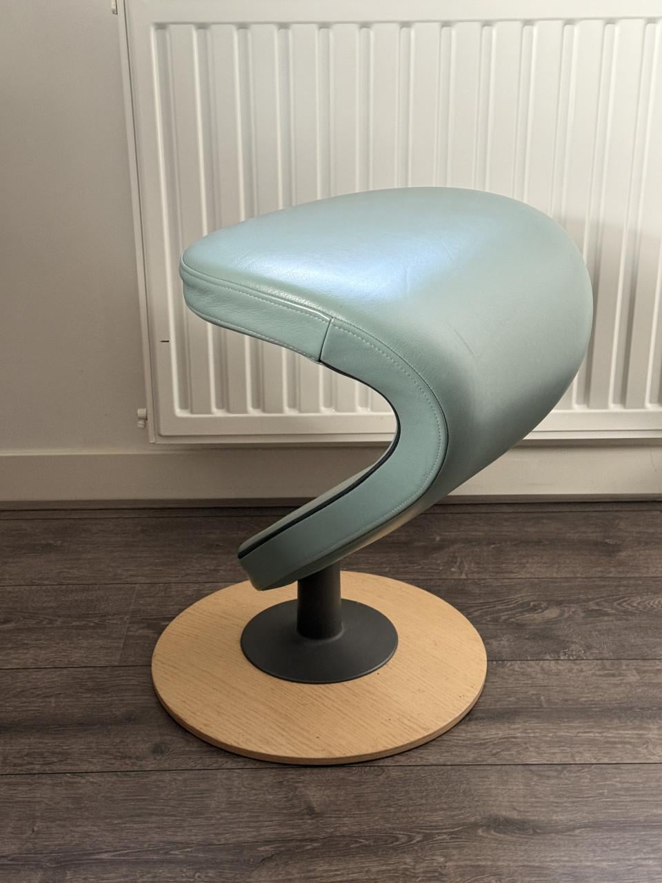 Comfortabele Varier Peel stoel met voetenbank – leer – zeer goede staat