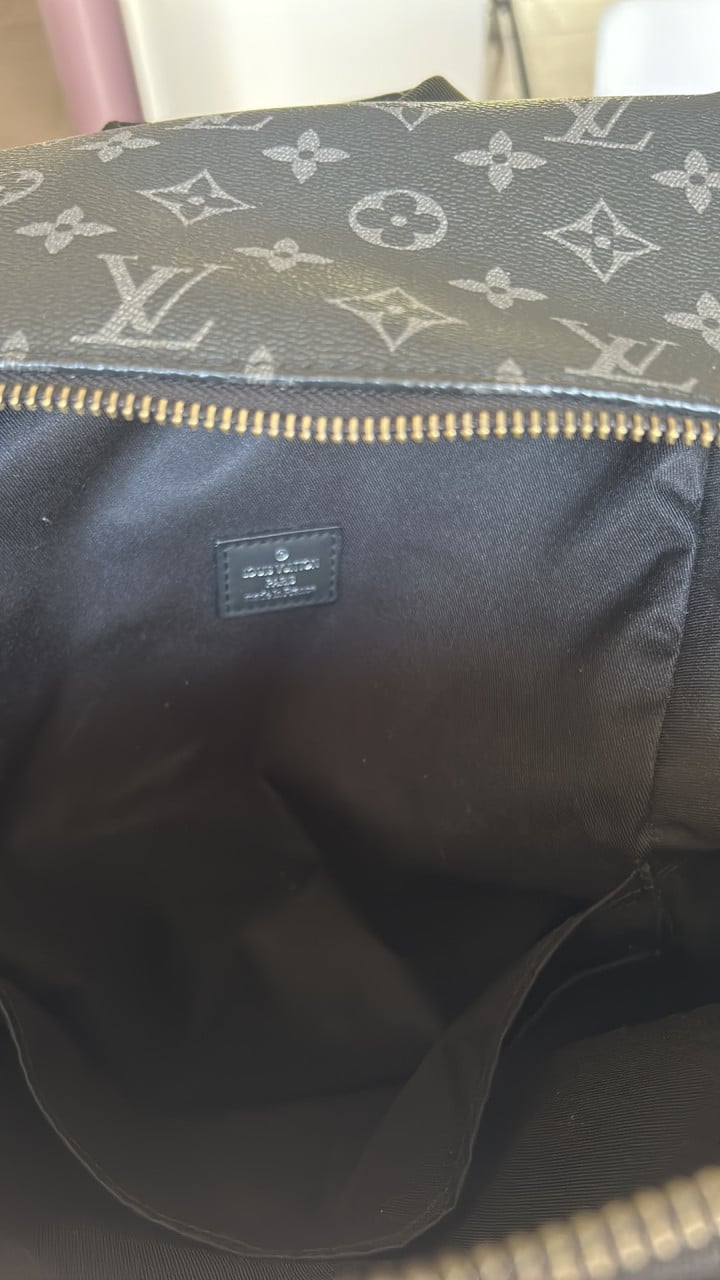 Stevige rugtas Louis Vuitton 30,00 euro.