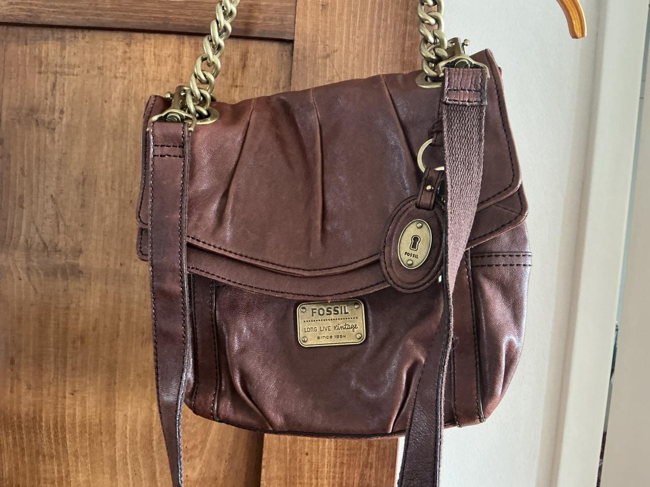 FOSSIL tas. Bruin leer.