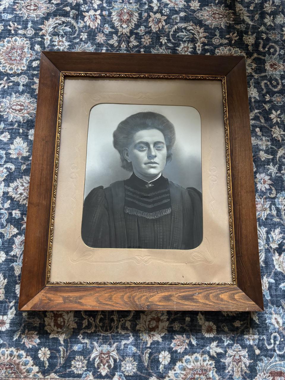 Antiek portret van dame, Atelier P.J. van Schaick, ca. 1900-