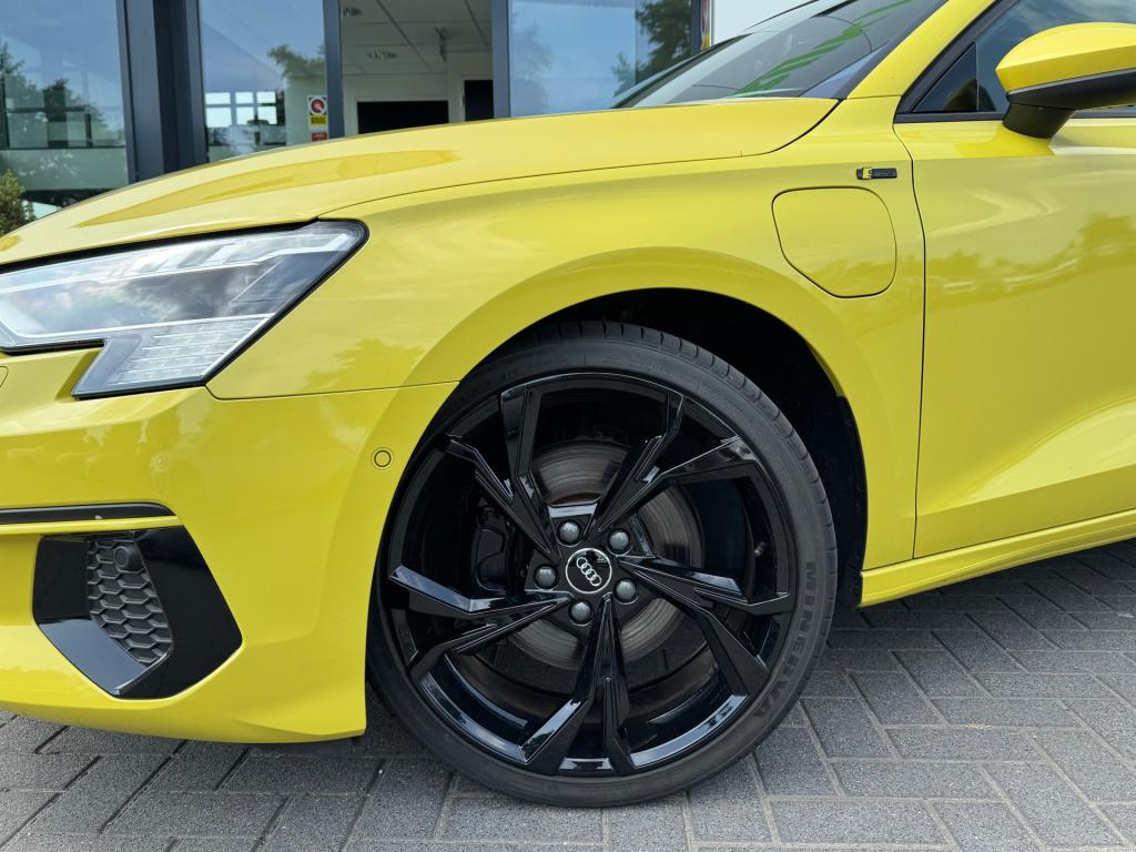 Audi A3 sportback 40 tfsie s-edition * pano * matrix * keyless * head-up
