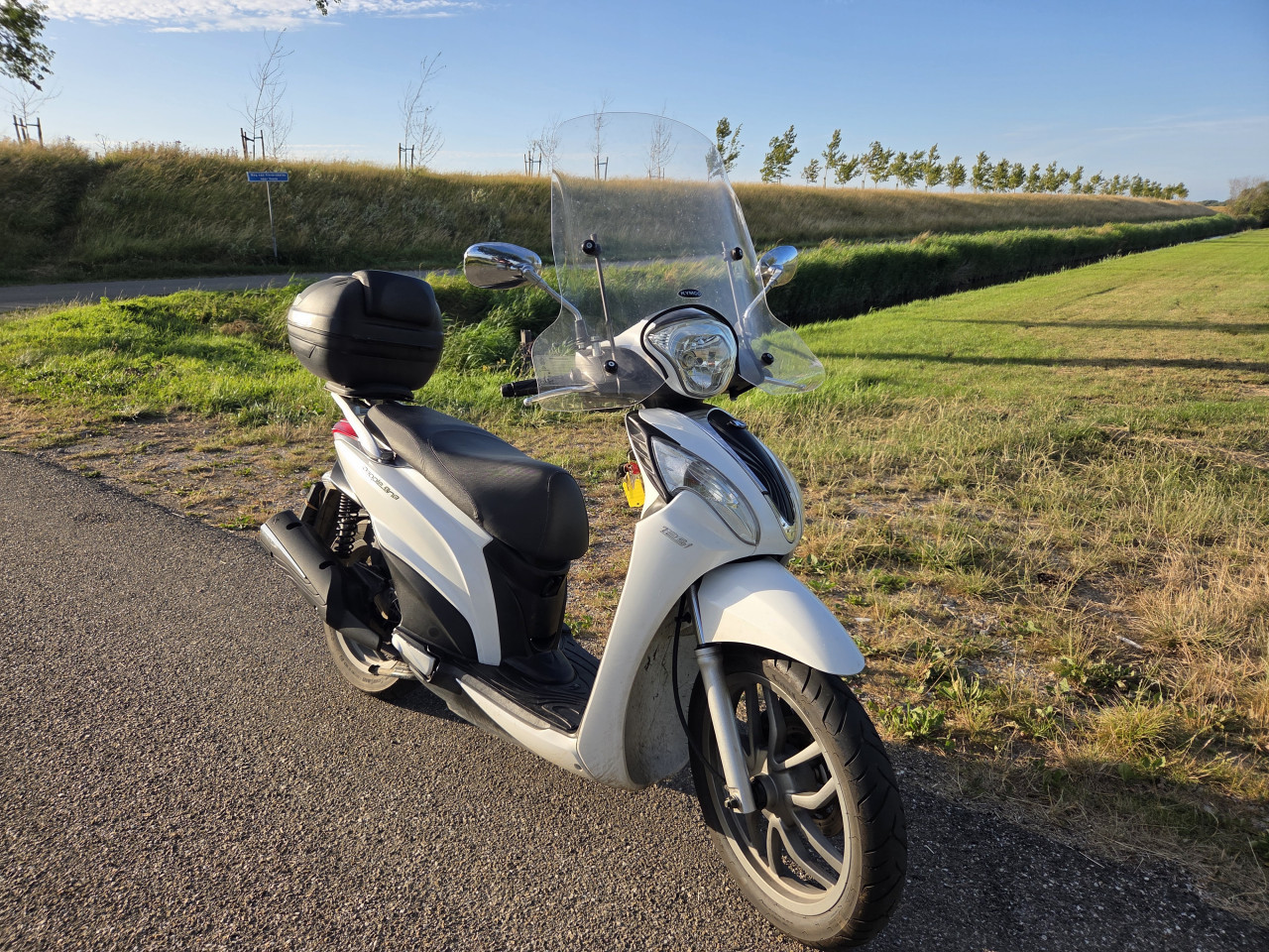 Kymco People one 125cc (A1 geschikt 7KW) op motorkenteken