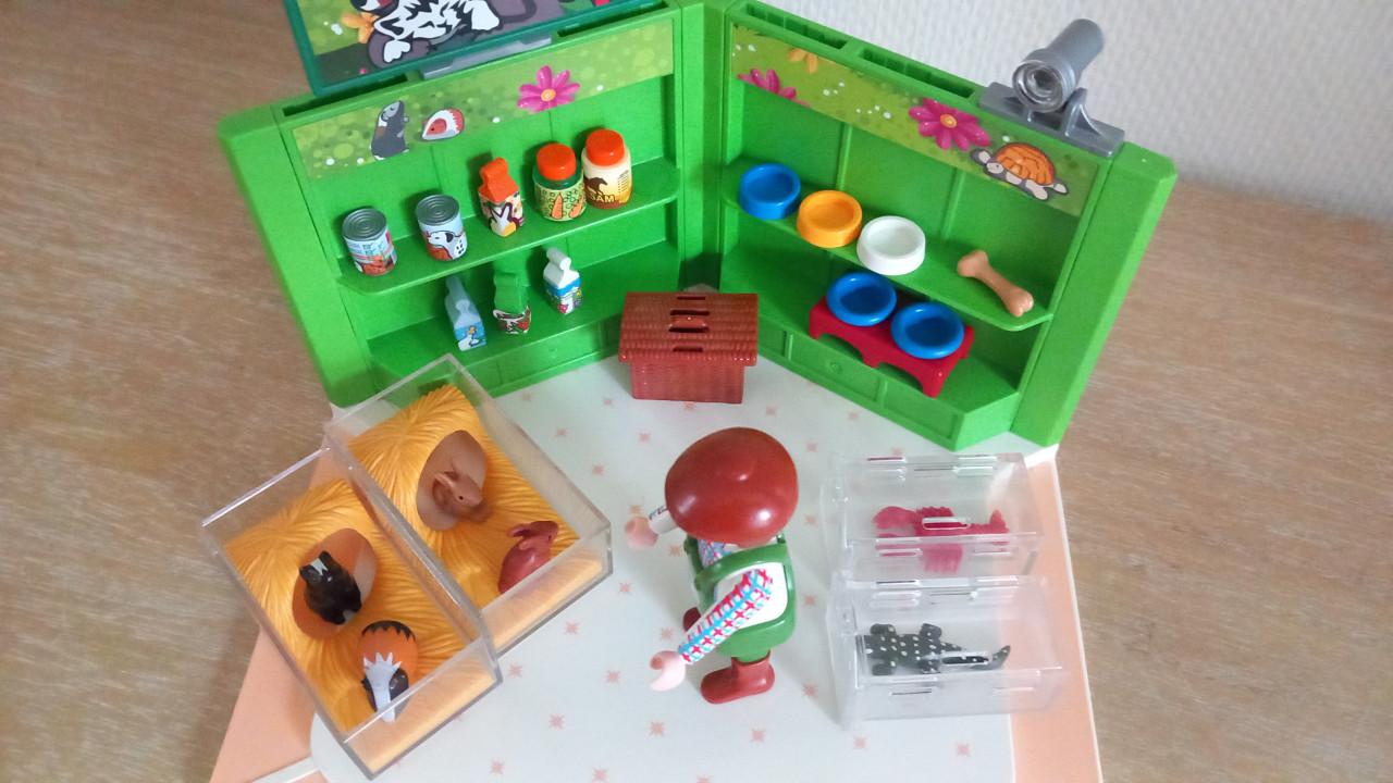 Playmobil winkelcentrum:sportshop,dierenzaak,damesmode set 9078