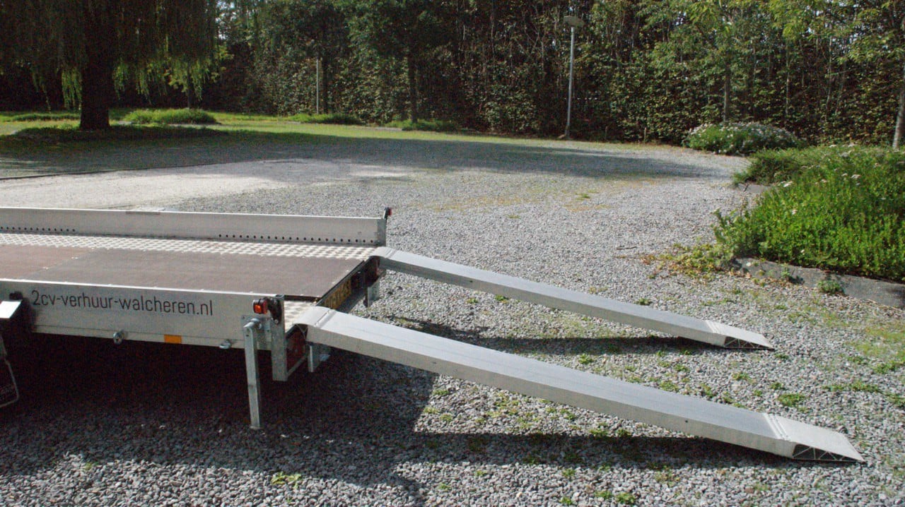 Zelf je auto vervoeren? Huur onze Anssems AMT 1300kg Eco!