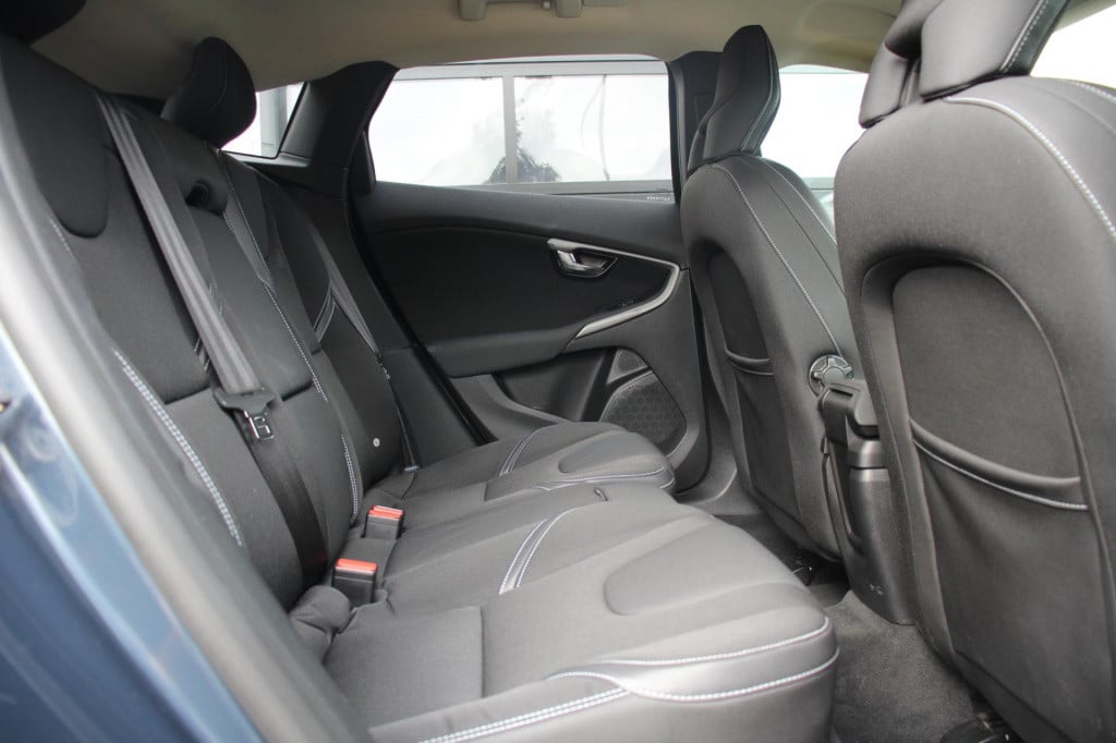 Volvo V40 2.0 t2 momentum - navi - cruise - grootlicht ass - led - pdc - st