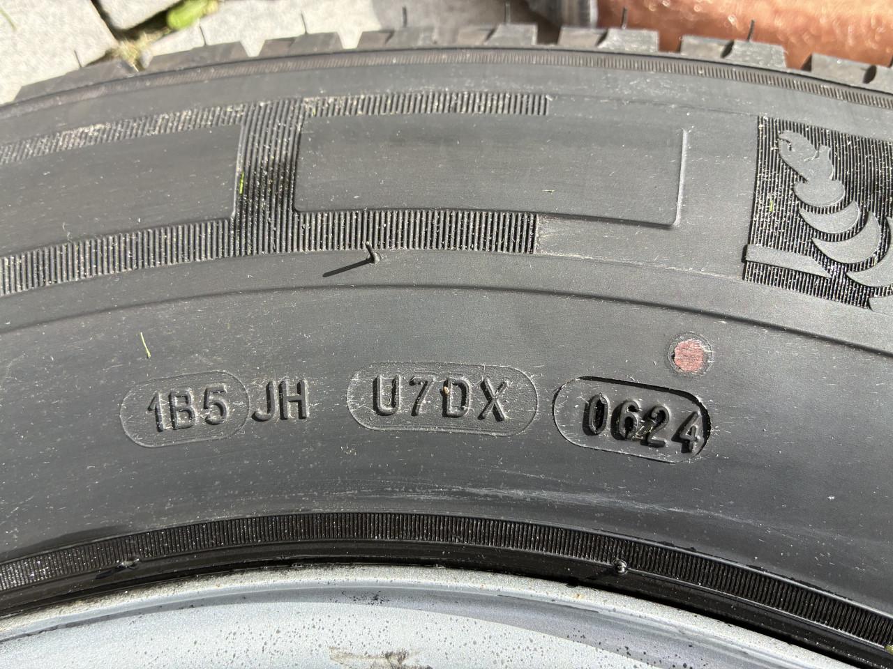 Michelin Agilis camping 225/75-16 set