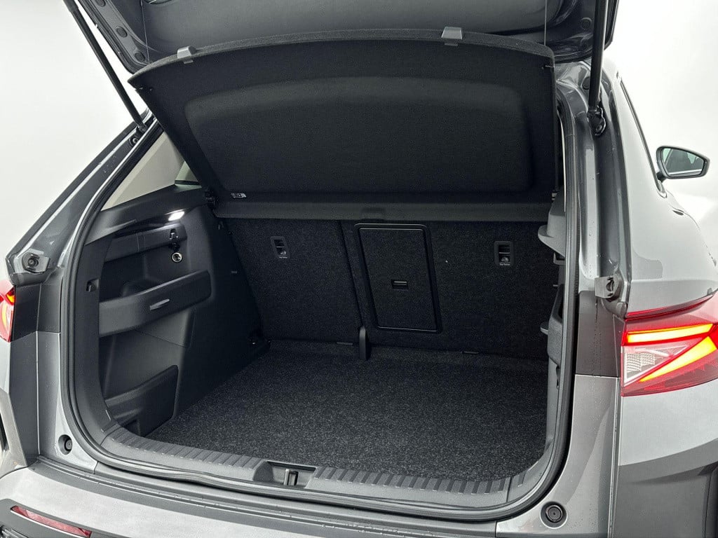 Skoda Elroq business edition tour elektromotor 210 kw / 286 pk