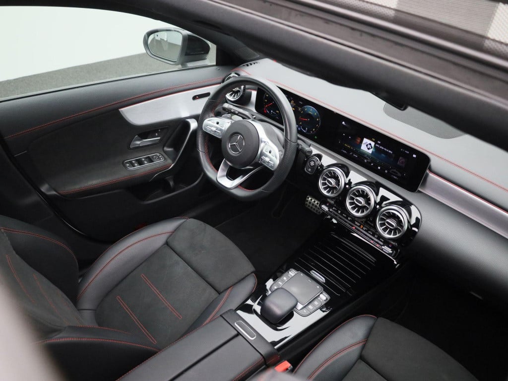 Mercedes-Benz Cla shooting brake 200 business solution amg | automaat | pan