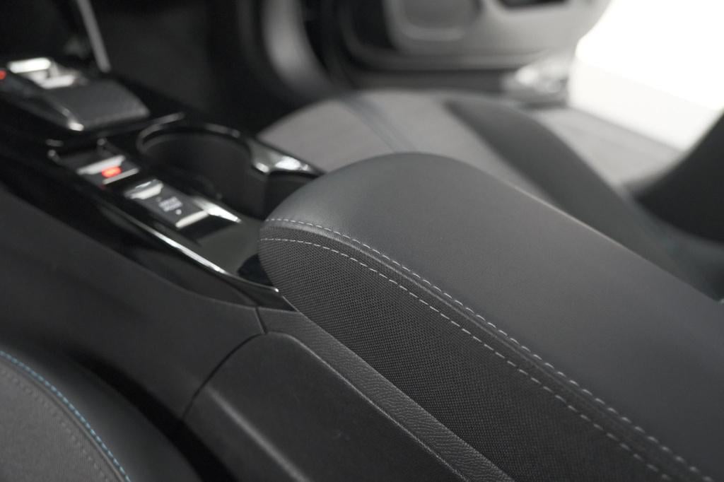 Peugeot 2008 puretech 130 eat8 allure | camera | navigatie | apple carplay 