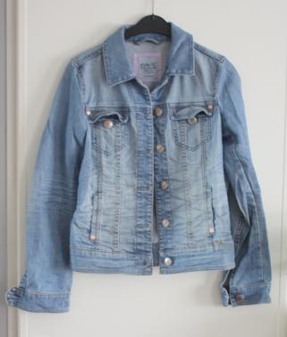 Licht blauw spijkerjasje  maat s