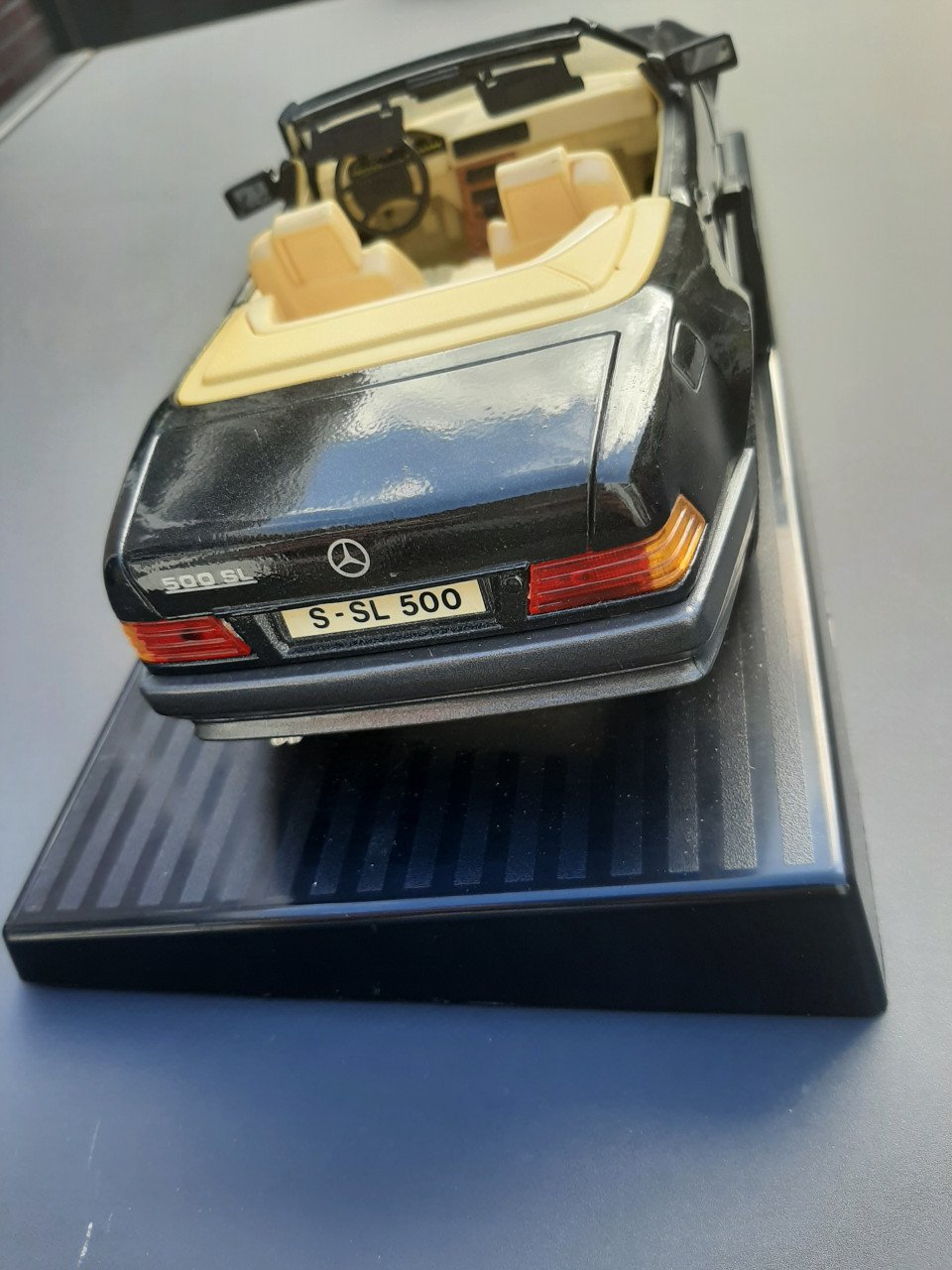 Mercedes benz 500sl schaal 1-18