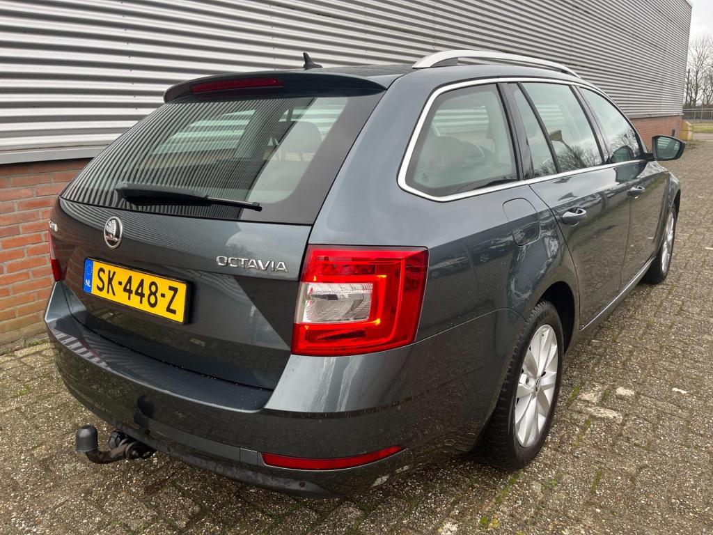 Skoda Octavia combi 1.0 tsi greentech ambition business | carplay | trekhaa