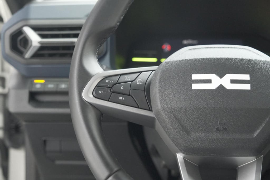 Dacia Duster mild hybrid 130 expression | camera | stoelverwarming | apple 