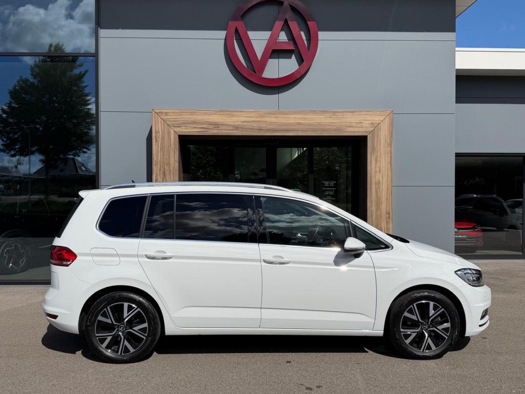 Volkswagen Touran 1.5 tsi 150pk highline | trekhaak | led | carplay | 17 in