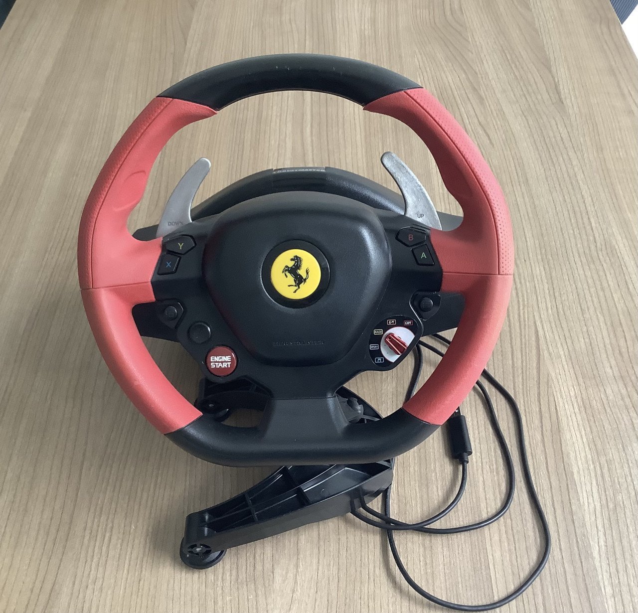 Thrustmaster 458 Ferrari Spyder stuur met pedalen