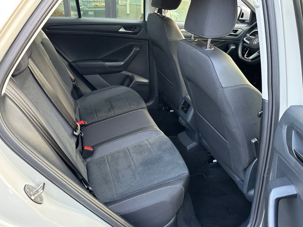 Volkswagen T-roc 1.5 tsi 150pk dsg style carplay | camera | keyless | elek.