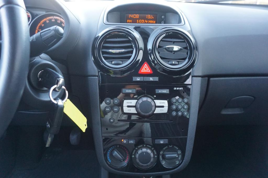 Opel Corsa 1.4-16v '111' edition airco / cruise / elektr. ramen / trekhaak